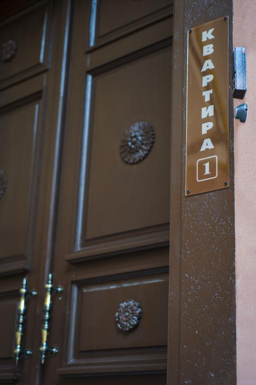 Apart Hotel Kvartira 1 Odessa Buitenkant foto