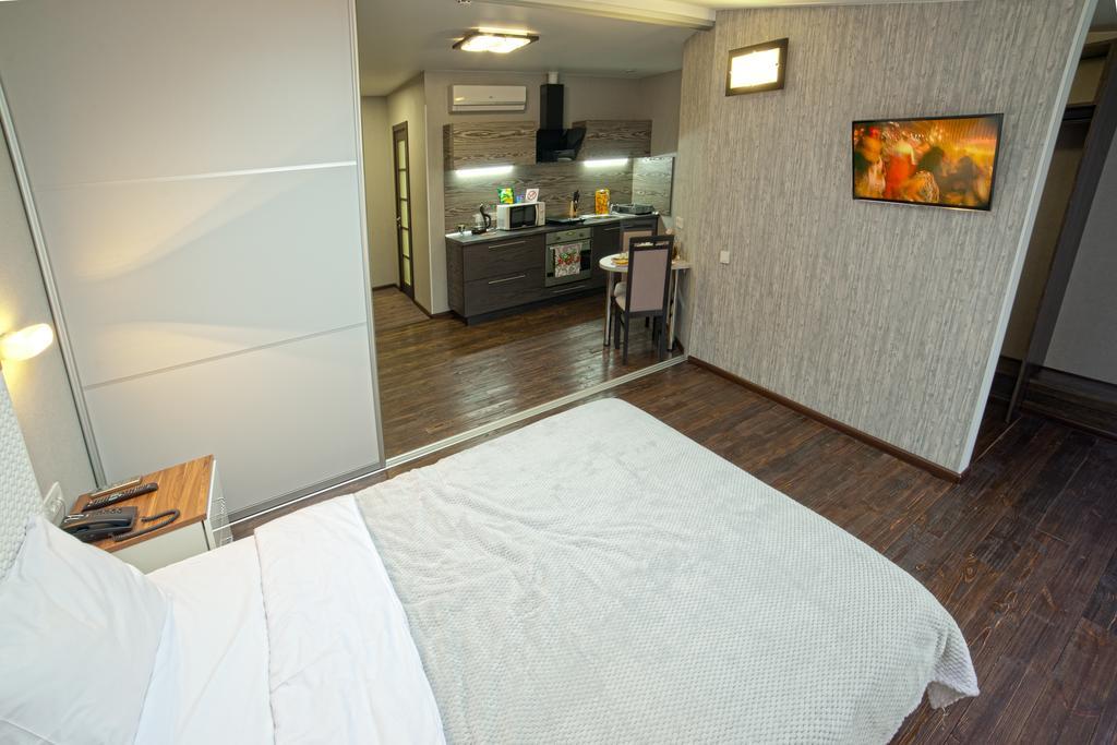 Apart Hotel Kvartira 1 Odessa Buitenkant foto