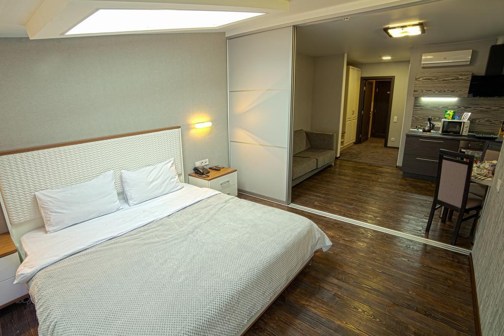 Apart Hotel Kvartira 1 Odessa Buitenkant foto