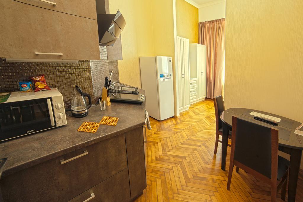 Apart Hotel Kvartira 1 Odessa Buitenkant foto