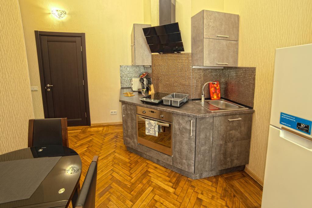 Apart Hotel Kvartira 1 Odessa Buitenkant foto