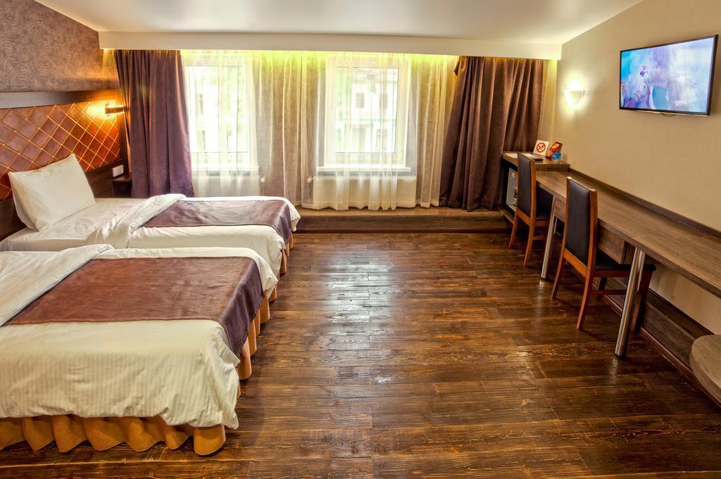 Apart Hotel Kvartira 1 Odessa Buitenkant foto