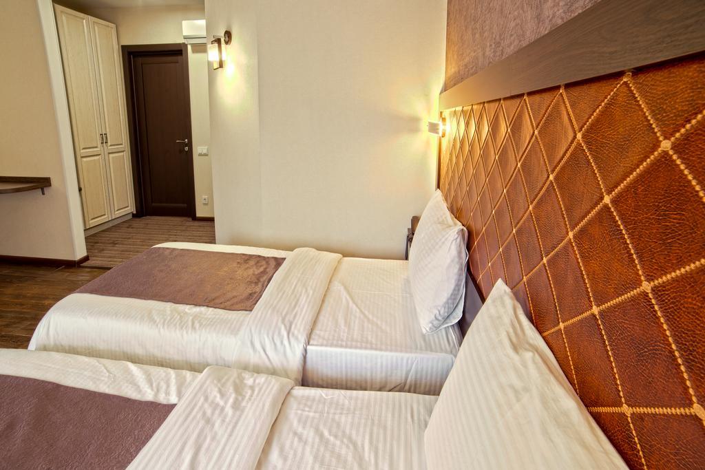 Apart Hotel Kvartira 1 Odessa Buitenkant foto