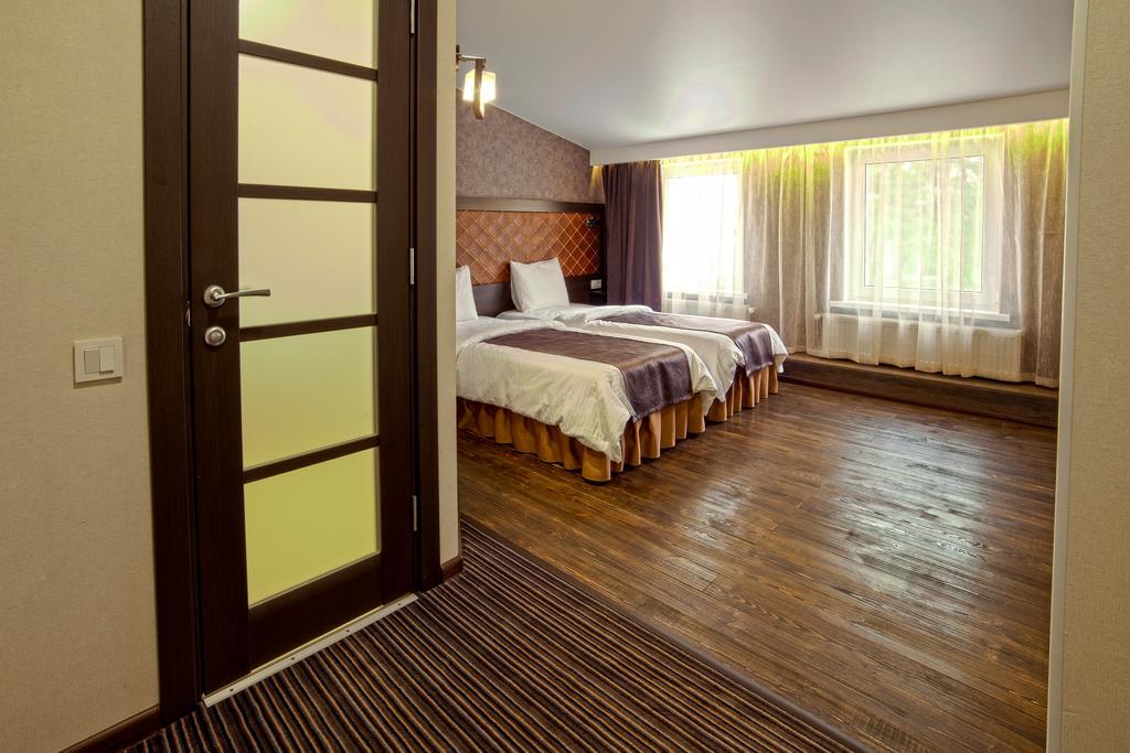 Apart Hotel Kvartira 1 Odessa Buitenkant foto