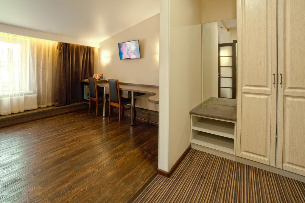 Apart Hotel Kvartira 1 Odessa Buitenkant foto