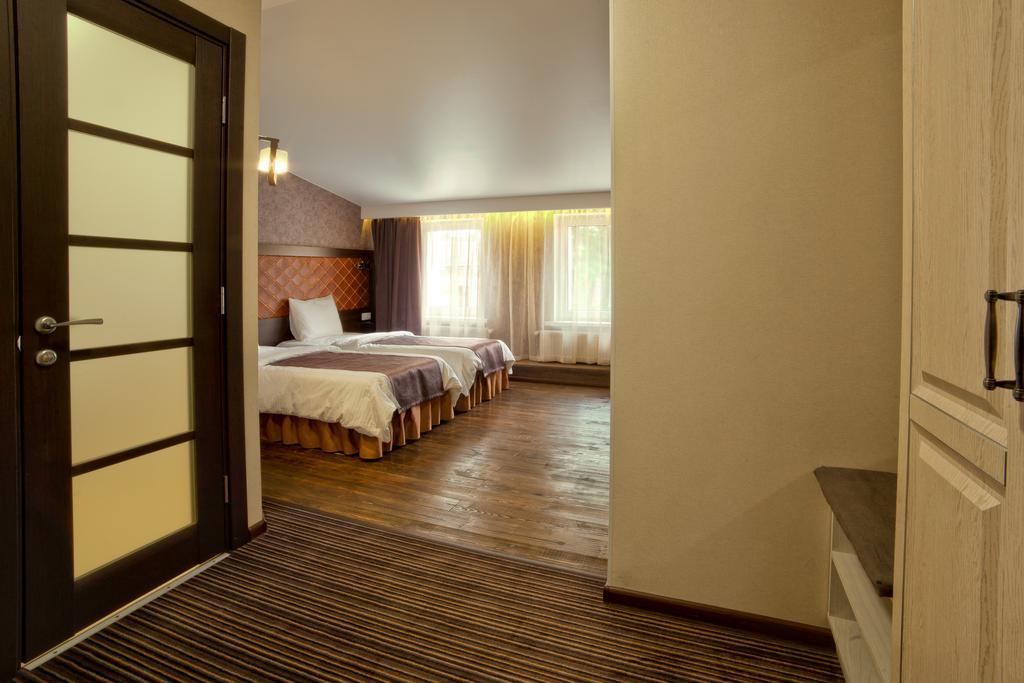 Apart Hotel Kvartira 1 Odessa Buitenkant foto