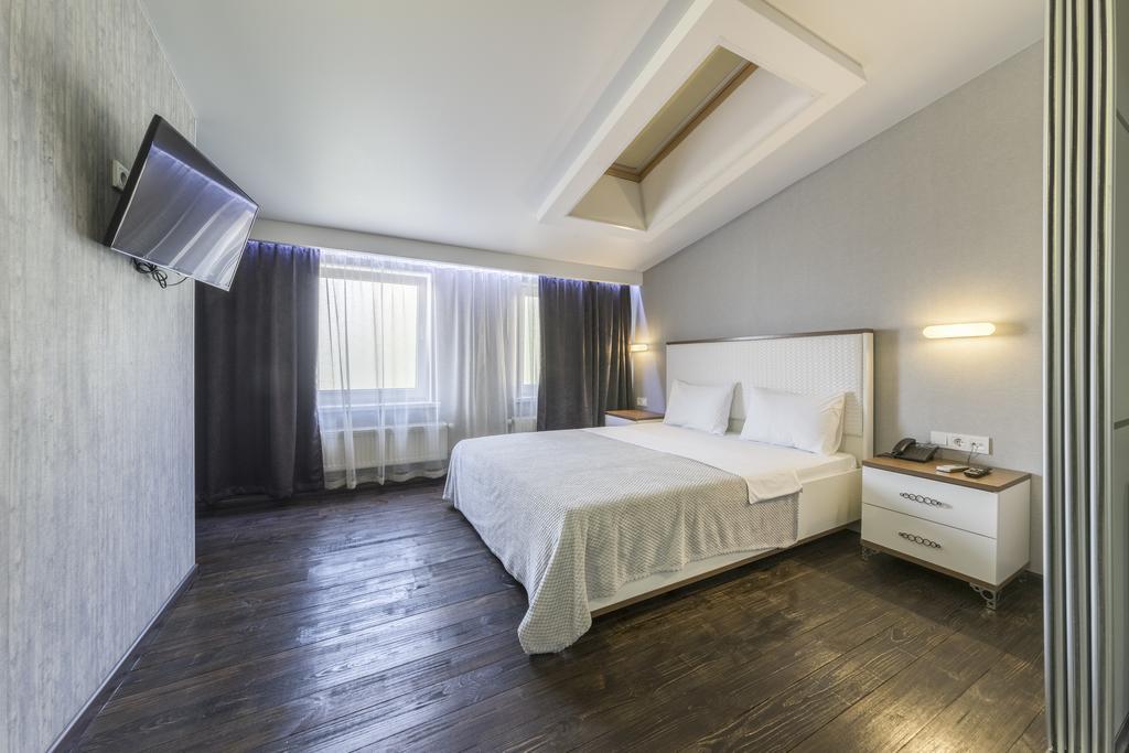 Apart Hotel Kvartira 1 Odessa Buitenkant foto