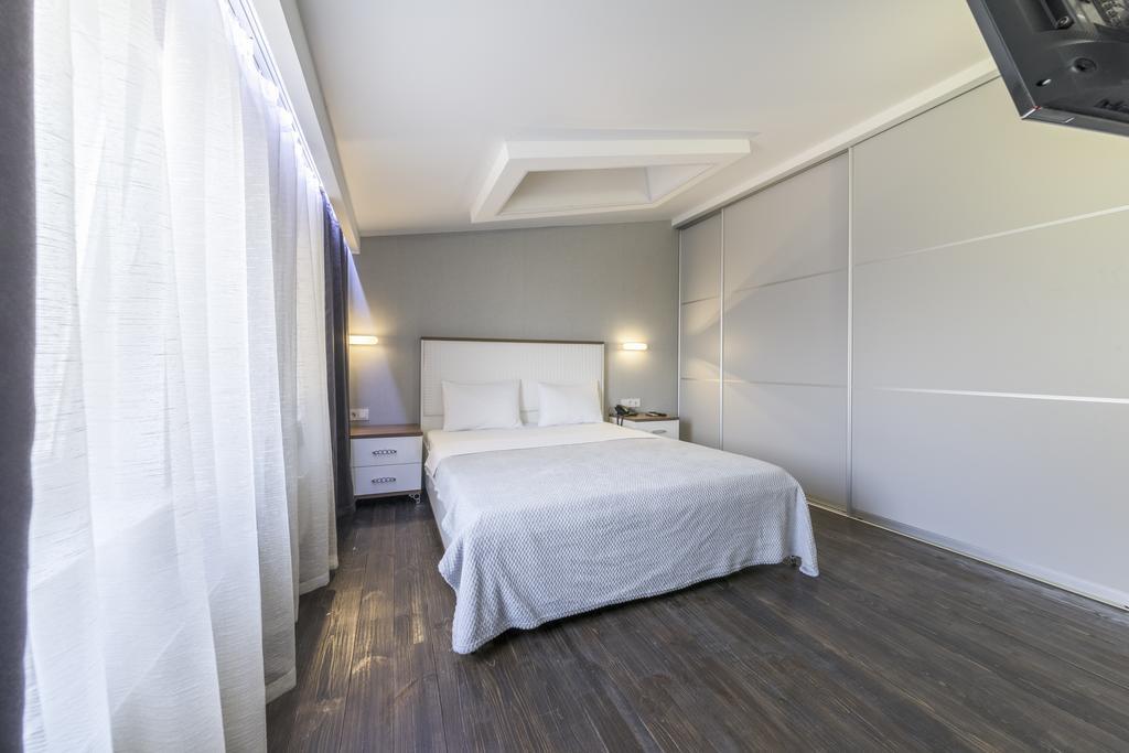 Apart Hotel Kvartira 1 Odessa Buitenkant foto