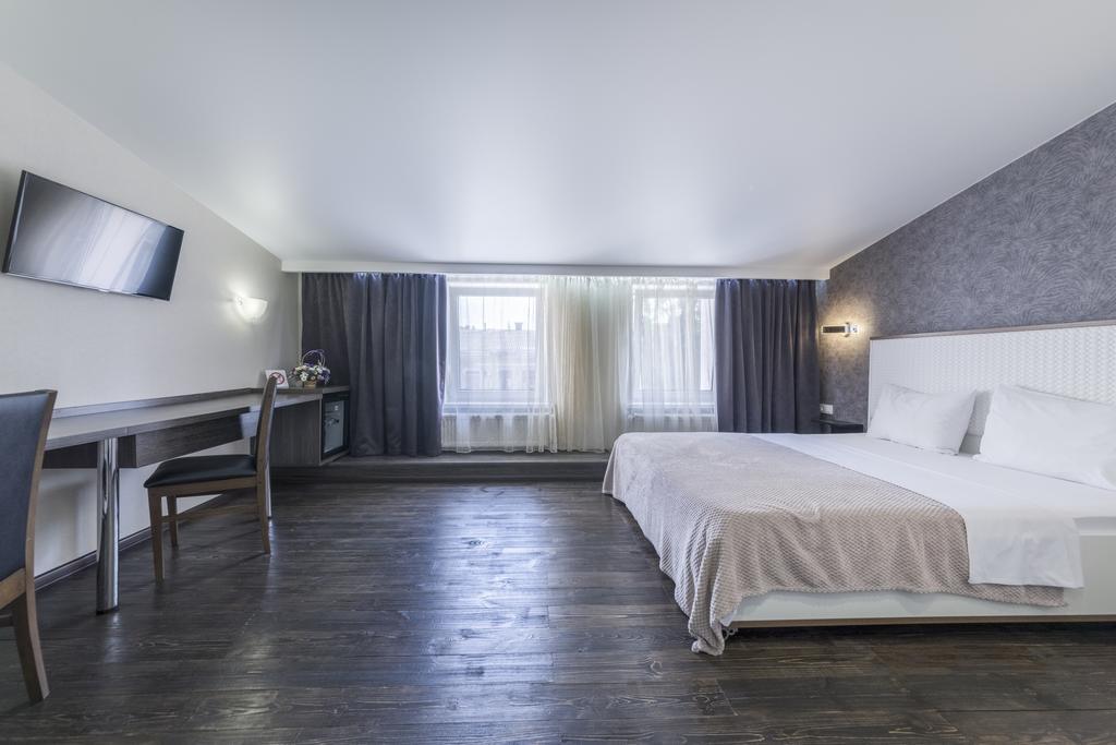Apart Hotel Kvartira 1 Odessa Buitenkant foto