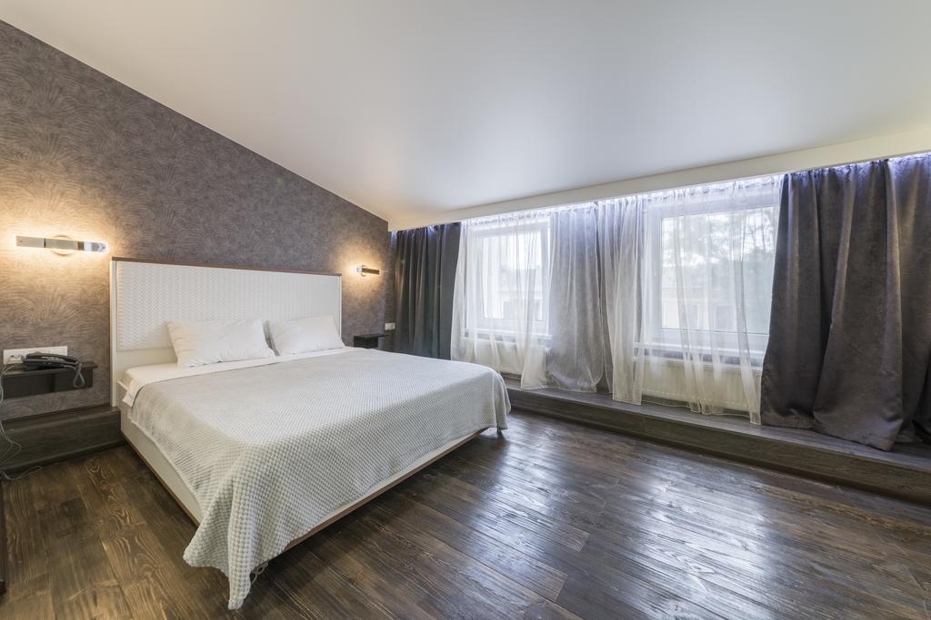 Apart Hotel Kvartira 1 Odessa Buitenkant foto