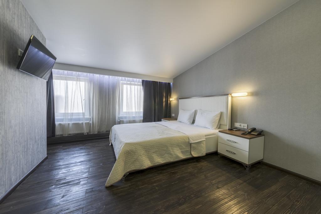 Apart Hotel Kvartira 1 Odessa Buitenkant foto
