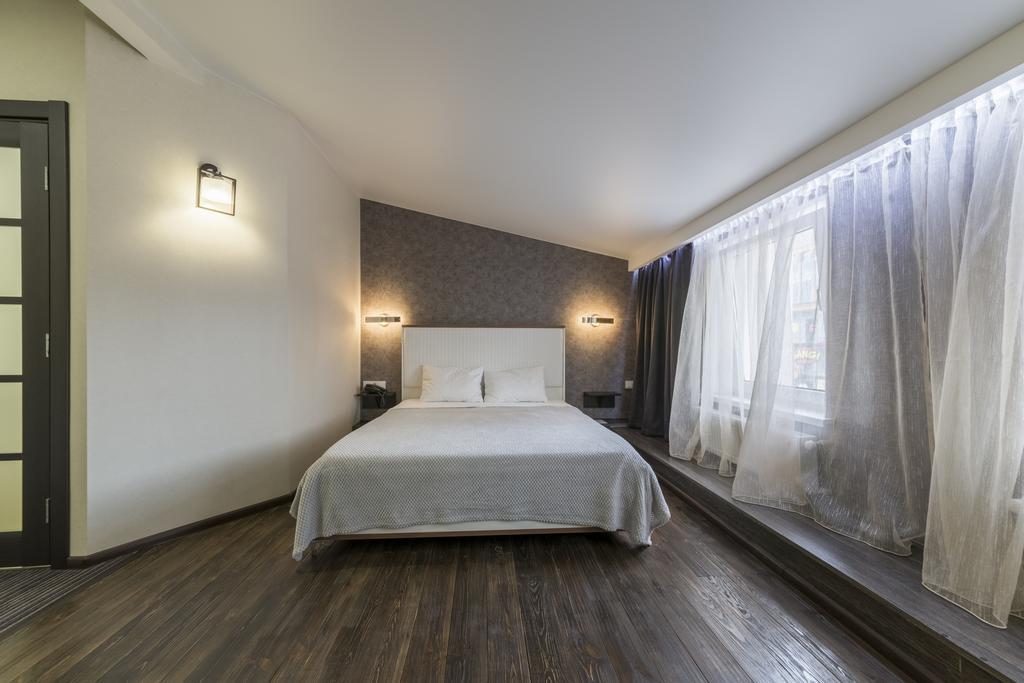 Apart Hotel Kvartira 1 Odessa Buitenkant foto