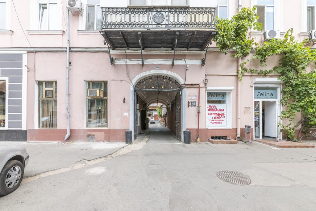 Apart Hotel Kvartira 1 Odessa Buitenkant foto