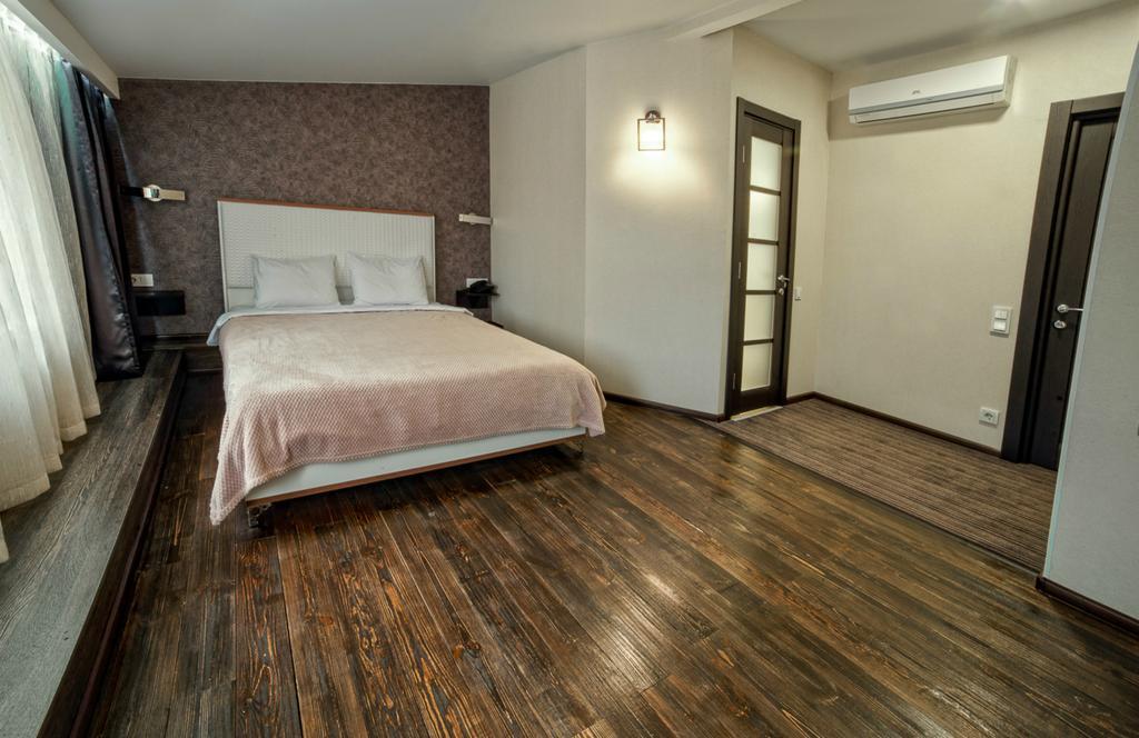 Apart Hotel Kvartira 1 Odessa Buitenkant foto